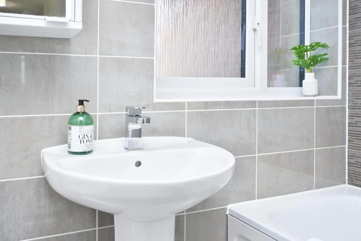 Regal House By True Stays - 3 Bedroom House In Stoke-On-Trent Stoke-on-Trent Exterior foto